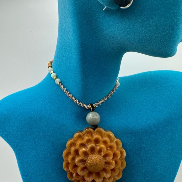 Xiu Yan Jade Crysanthamum Pendant Necklace on Woven Adjustable Nylon Rope - Picture 9 of 9
